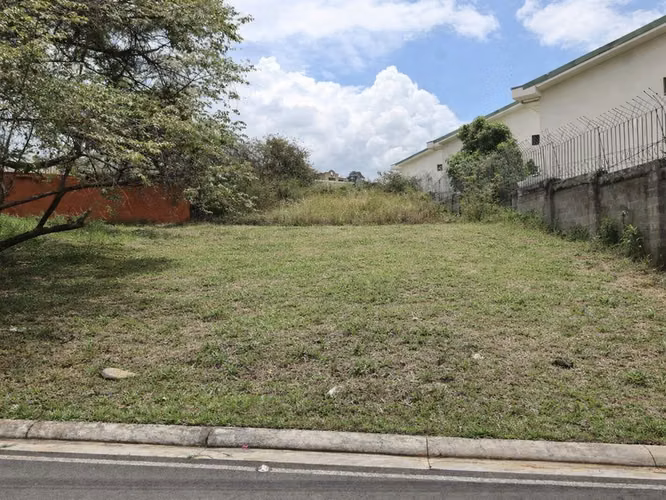 Terreno en venta en Escazú, ubicado en una calle sin salida y con excelente visibilidad. Lote de 1.098 m² (11.826 sq ft) en San Rafael, Escazú. - Imagen 3