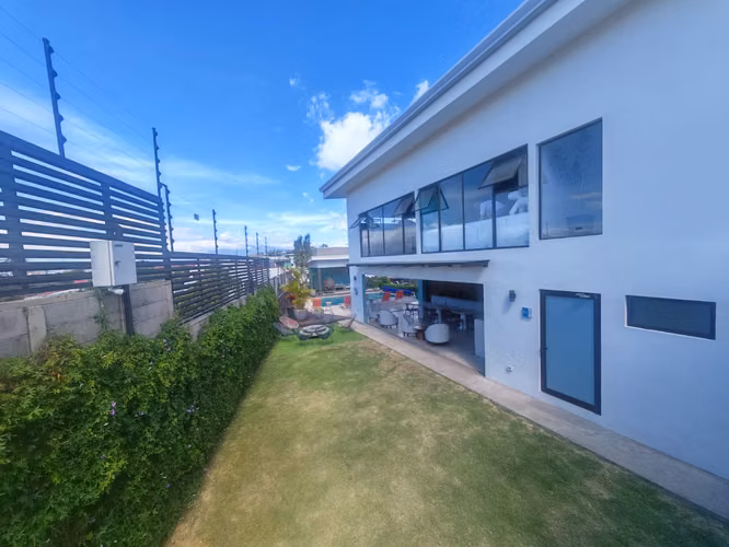 Se vende casa en Escazú Urbano. Oportunidad!