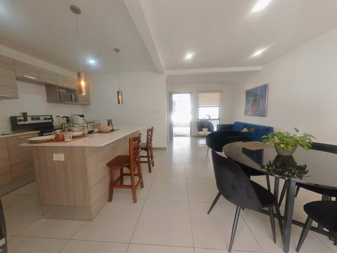 Se vende casa en Escazú Urbano. Oportunidad!