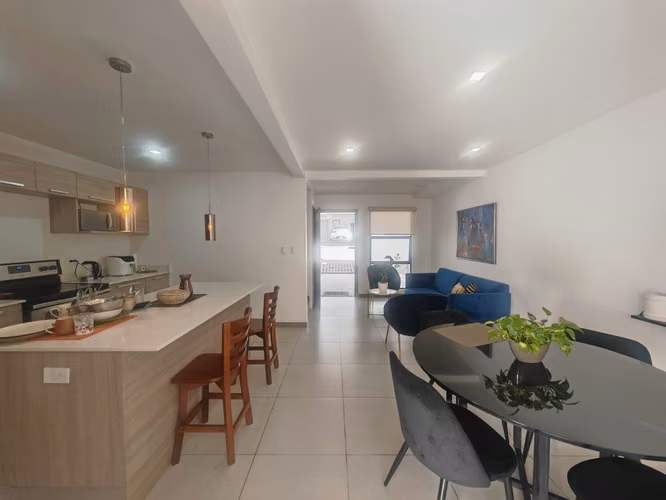 Se vende casa en Escazú Urbano. Oportunidad!