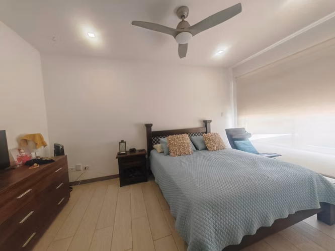 Se vende casa en Escazú Urbano. Oportunidad!