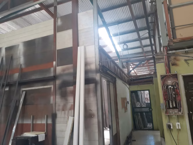 Alquiler de Bodega  Comercial e industrial,cerca de rotonda Las garantías - Imagen 4
