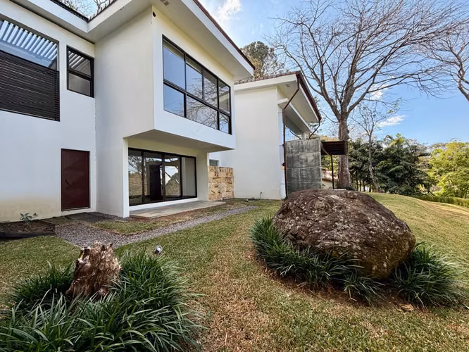 Venta o alquiler de casa lujo, Santa Ana. Condo habitaciones en primer nivel. - Imagen 10