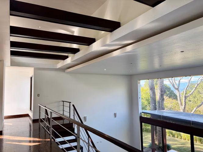 Venta o alquiler de casa lujo, Santa Ana. Condo habitaciones en primer nivel. - Imagen 7