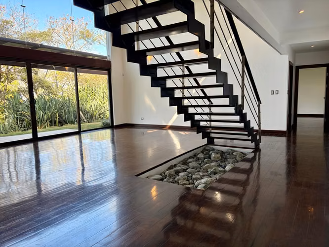 Venta o alquiler de casa lujo, Santa Ana. Condo habitaciones en primer nivel. - Imagen 4