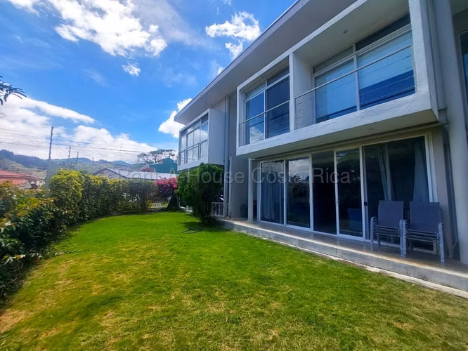 CASA EN VENTA CONDOMINIO PIEDADES SANTA ANA