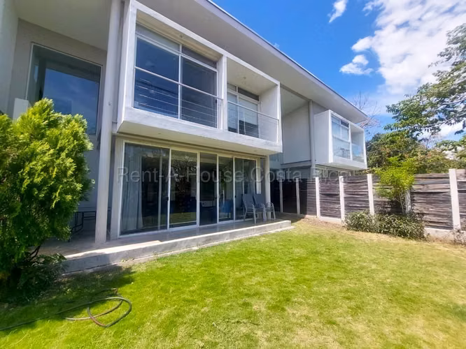 CASA EN VENTA CONDOMINIO PIEDADES SANTA ANA