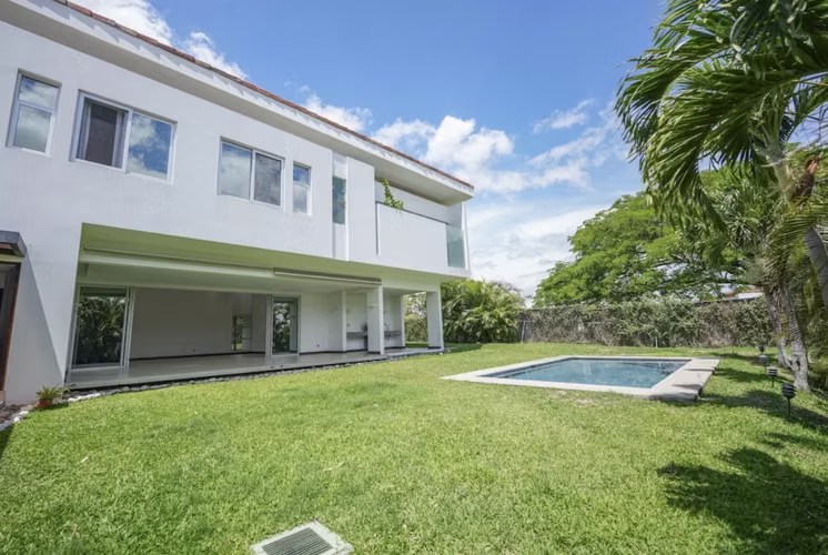 SANTA ANA LINDORA HERMOSA CASA EN VALLE DEL SOL