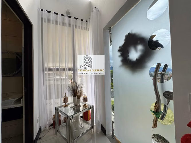 VENTA: CASA de 3 Dormitorios en Exclusivo Condominio de Ulloa, Heredia.