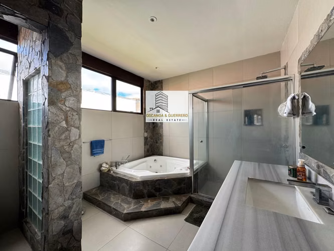 VENTA: CASA de 3 Dormitorios en Exclusivo Condominio de Ulloa, Heredia.
