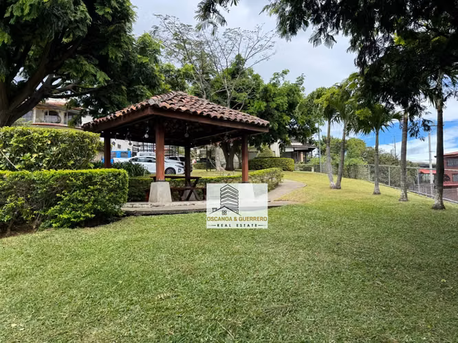 VENTA: CASA de 3 Dormitorios en Exclusivo Condominio de Ulloa, Heredia.