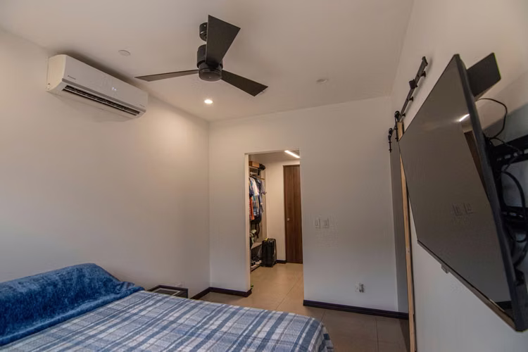 APARTAMENTO EN CONDOMINIO EN SANTA ANA EN 1ER PISO CON TERRAZA/PATIO Y LÍNEA BLANCA - Imagen 14
