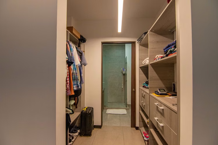 APARTAMENTO EN CONDOMINIO EN SANTA ANA EN 1ER PISO CON TERRAZA/PATIO Y LÍNEA BLANCA - Imagen 9