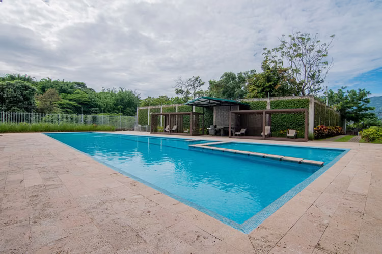 APARTAMENTO EN CONDOMINIO EN SANTA ANA EN 1ER PISO CON TERRAZA/PATIO Y LÍNEA BLANCA - Imagen 18