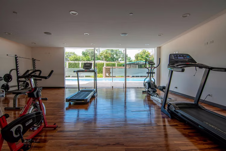 APARTAMENTO EN CONDOMINIO EN SANTA ANA EN 1ER PISO CON TERRAZA/PATIO Y LÍNEA BLANCA - Imagen 12