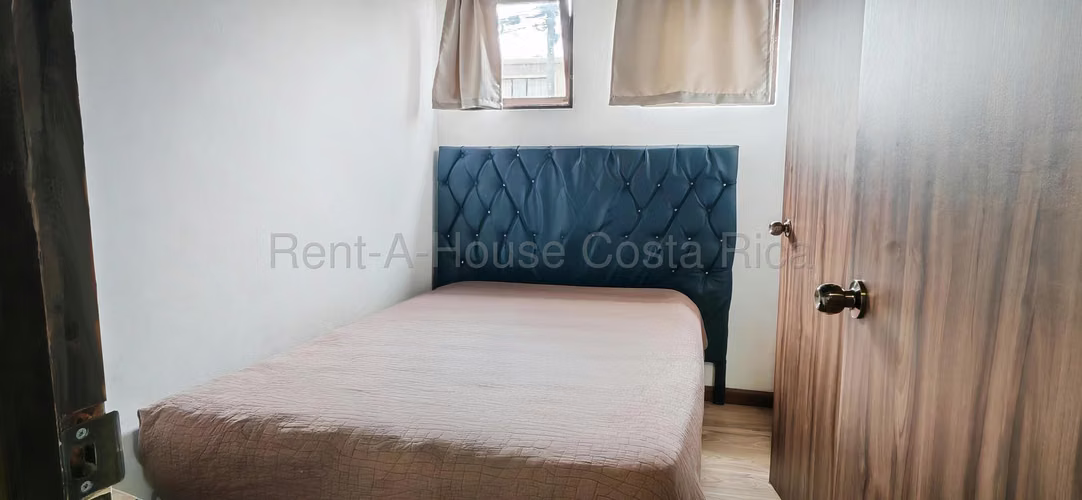 Venta de Casa Esquinera en San Pedro | 266 m² de Terreno y Parqueo Amplio