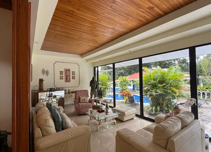 G.A. Se Vende Complejo con casa principal y 20 apartamentos. San Lorenzo, Heredia.