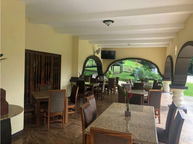 Hermosa casa en Grecia con potencial comercial - Imagen 13