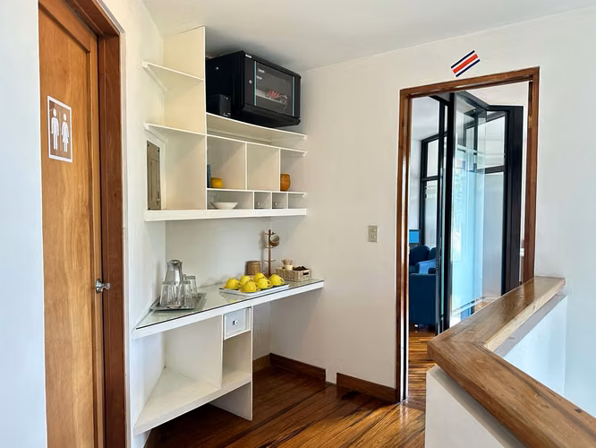 YA, Alquilá esta casa contemporánea en Granadilla, fresca y lujosa