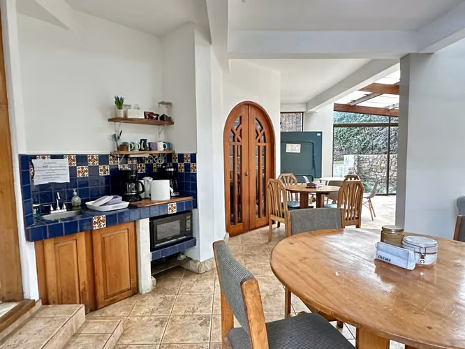 YA, Alquilá esta casa contemporánea en Granadilla, fresca y lujosa
