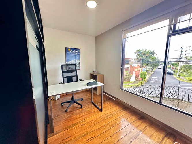 YA, Alquilá esta casa contemporánea en Granadilla, fresca y lujosa