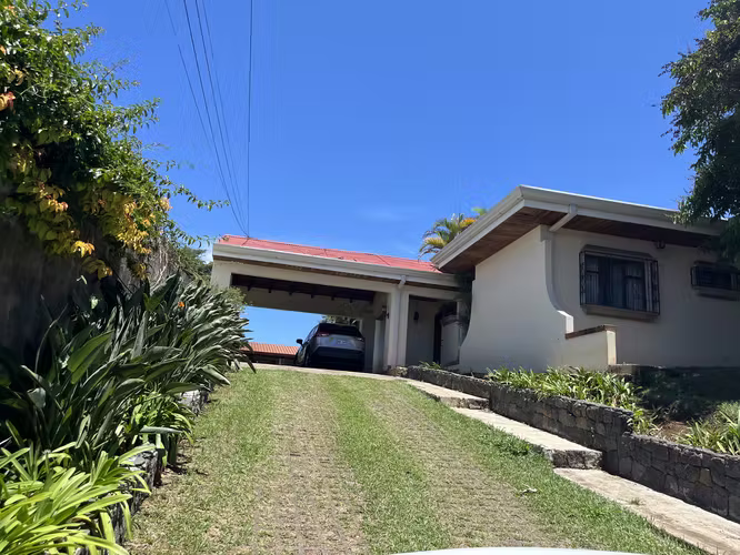YA...Casa en venta Heredia, excelente ubicación sea residencia o vivienda