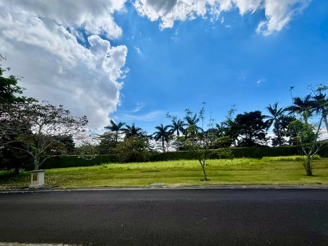 Venta de Lote en el exclusivo condominio Monteran - Imagen 7