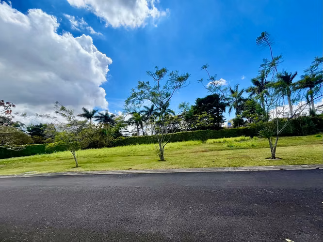 Venta de Lote en el exclusivo condominio Monteran - Imagen 9