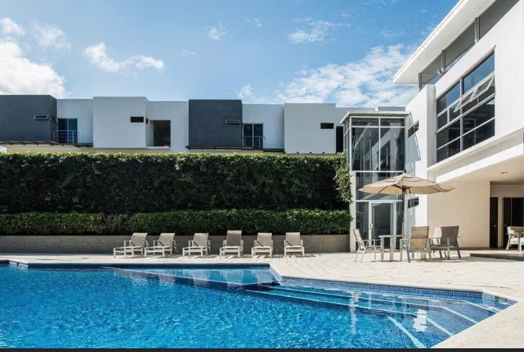 ¡OPORTUNIDAD! CASA CON MENAJE INCLUIDO EN CONDOMINIO EN BRASIL DE SANTA ANA