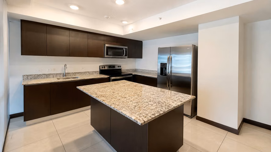 Exclusiva inversión Apartamento 702 Torre Los Yoses - Imagen 2