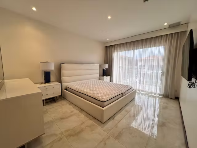 ALQUILER.  APARTAMENTO AMUEBLADO AMPLIO 3 DORMITORIOS LINDA VISTA EN ESCAZU
