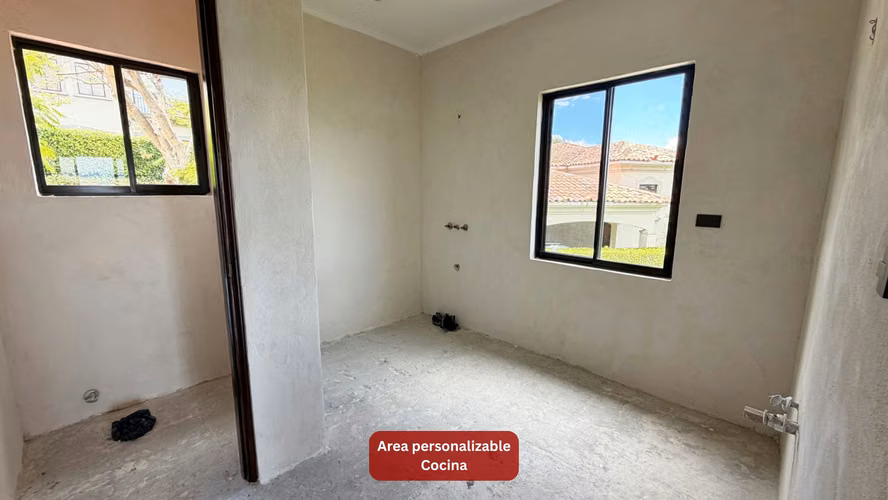 Venta casa de lujo de 3 niveles con jardín y terraza, Escazú. (FE)