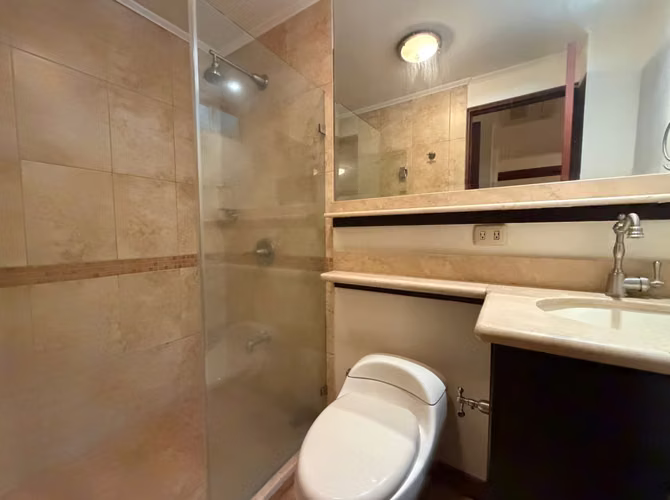 Alquiler Apartamento Amoblado con Hermosa Vista por Multiplaza Escazú - Imagen 8