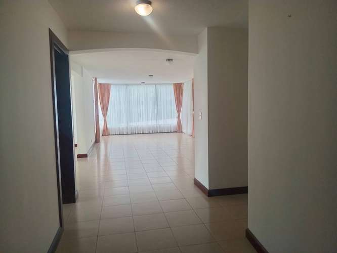 CONDOMINIO ESCAZU MUY AMPLIO - Imagen 19
