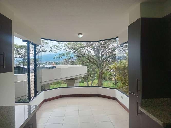 CONDOMINIO ESCAZU MUY AMPLIO - Imagen 16