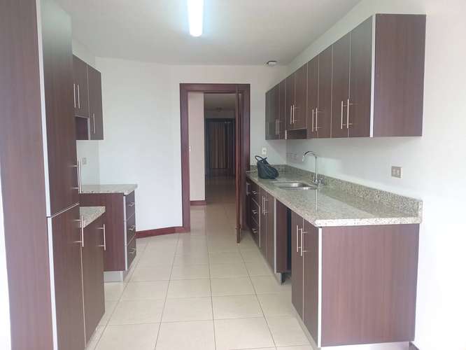CONDOMINIO ESCAZU MUY AMPLIO - Imagen 14