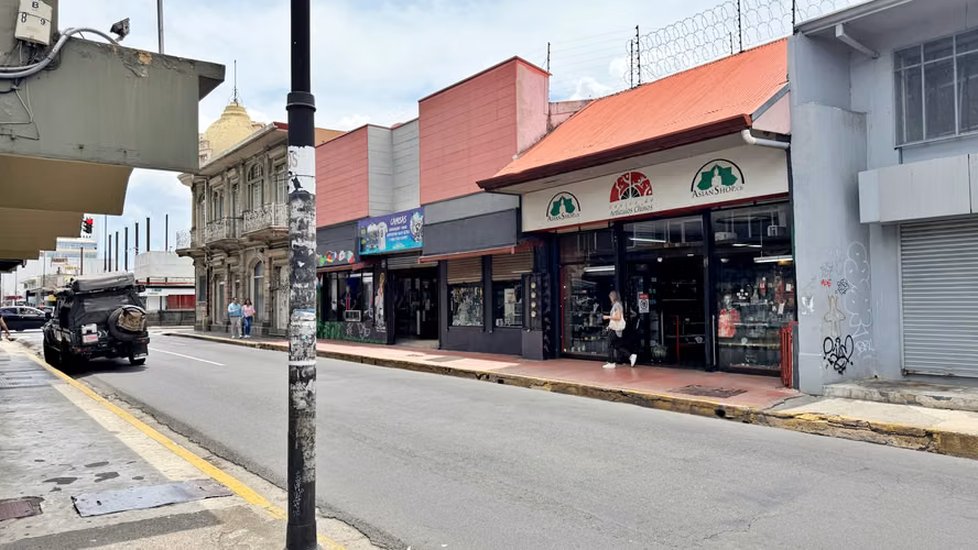 Venta de edificio comercial de 2 niveles, San José. (FE)