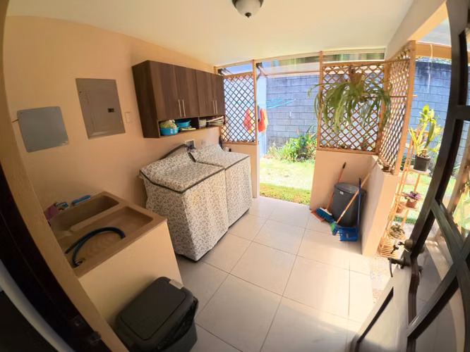 Se vende casa en Heredia. Santo Tomas de Santo Domingo