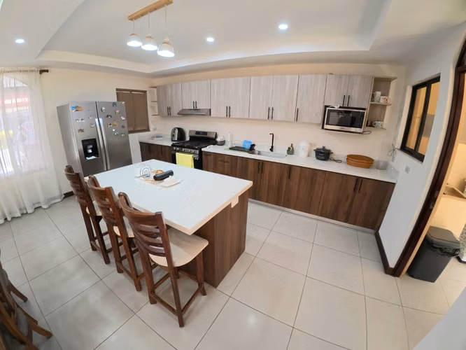 Se vende casa en Heredia. Santo Tomas de Santo Domingo