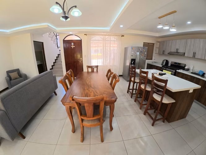 Se vende casa en Heredia. Santo Tomas de Santo Domingo