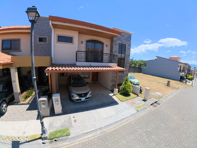 Se vende casa en Heredia. Santo Tomas de Santo Domingo