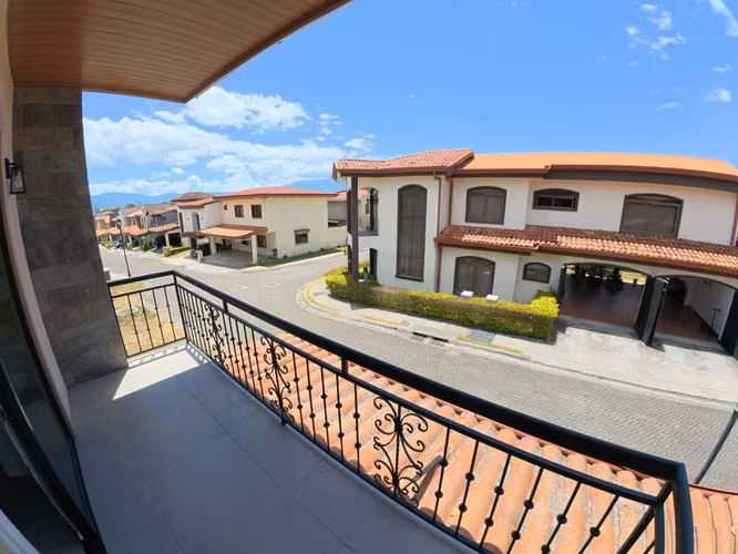 Se vende casa en Heredia. Santo Tomas de Santo Domingo