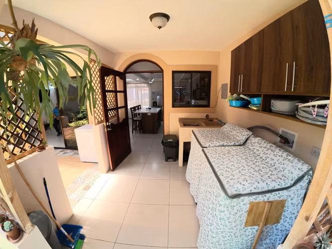 Se vende casa en Heredia. Santo Tomas de Santo Domingo