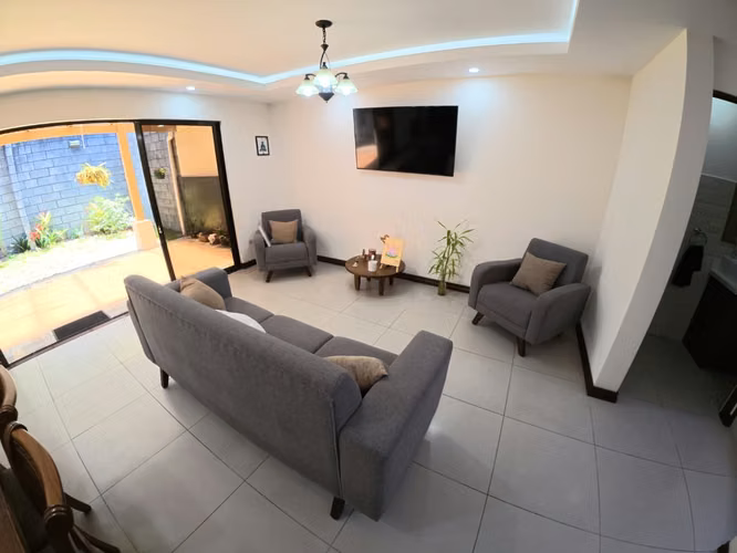 Se vende casa en Heredia. Santo Tomas de Santo Domingo