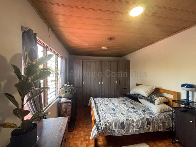 Venta de Casa con apartamento en Moravia Centro
