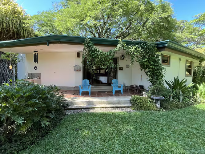 YA. Casa de 1 planta en medio de su bosque, Brasil de S.A.