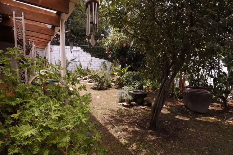 Casa Independiente de 4 Habitaciones en Los Laureles