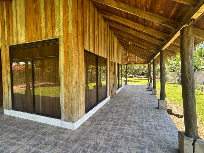 Venta de casa de 2.368 m², en las Horquetas