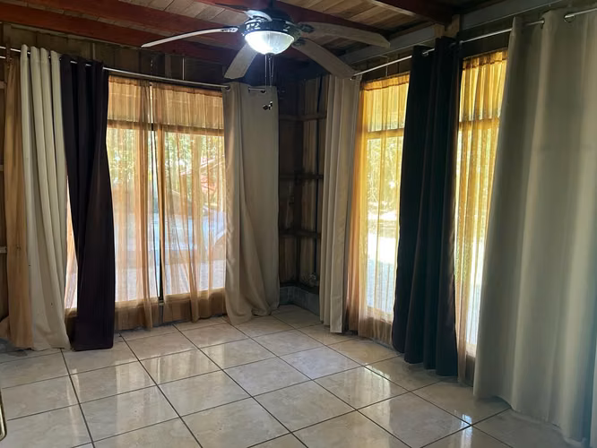 Venta de casa de 2.368 m², en las Horquetas