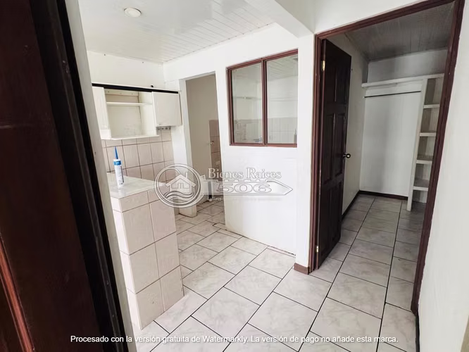 Se vende propiedad con 6 apartamentos San Pablo de Heredia